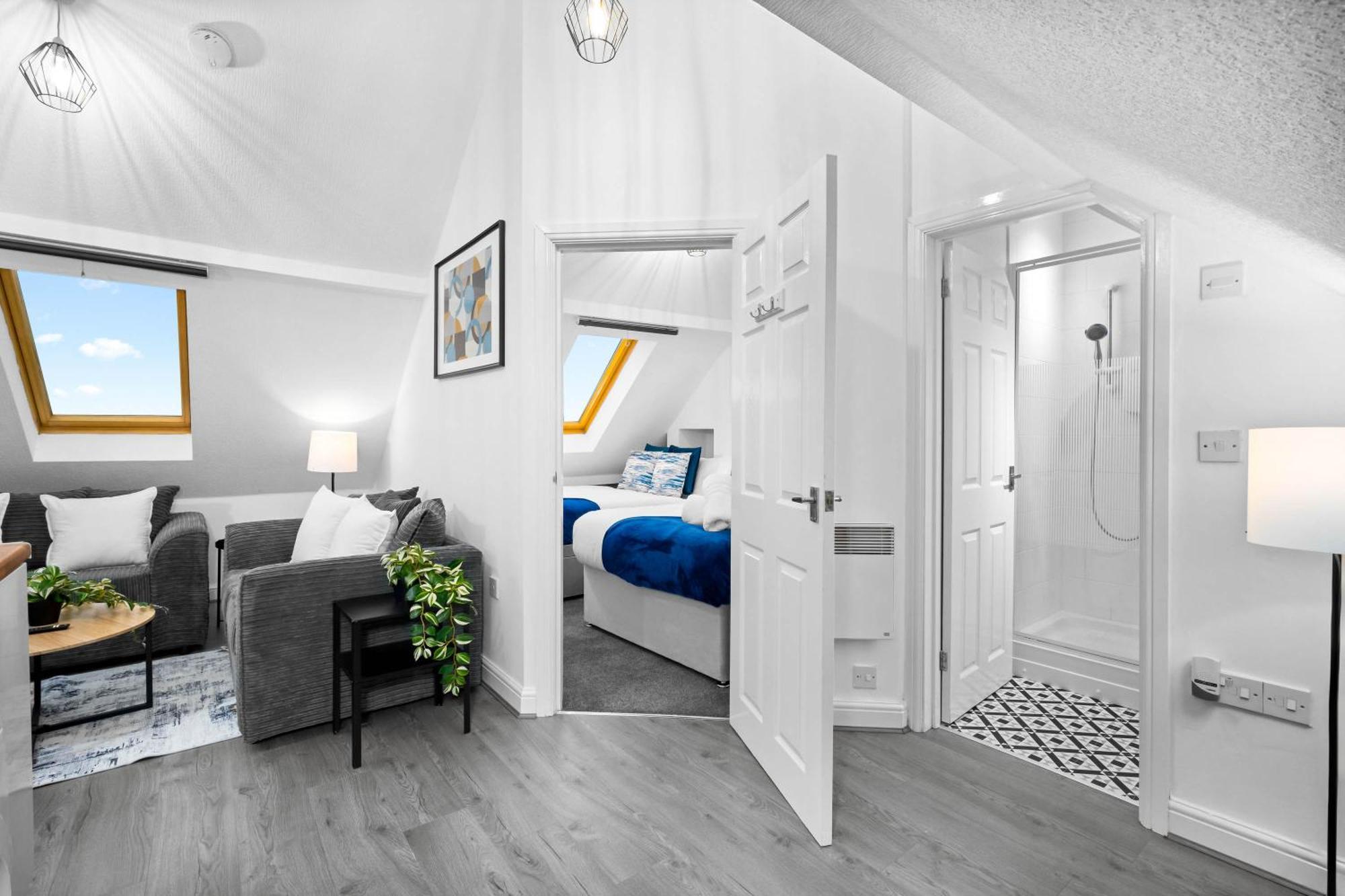 Luxury - Accommodates 4 - On Street Parking Available 2cr *